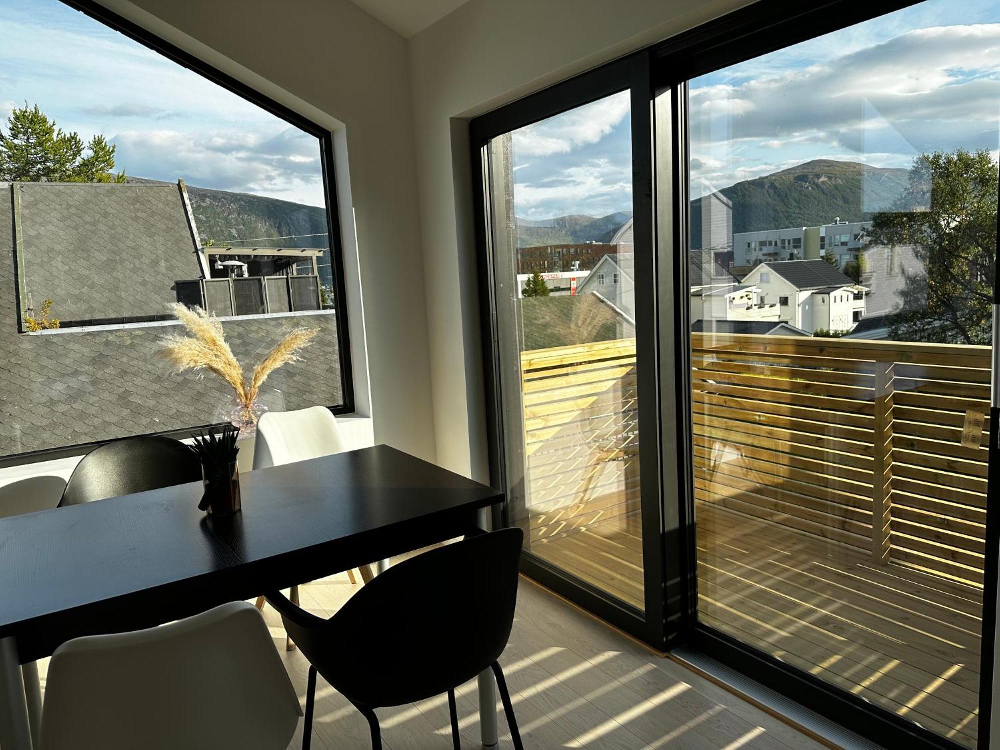 Skagesund Guest House With Free Parking Tromso Exterior photo